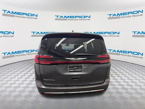 Used 2023 Chrysler Pacifica Touring-L FWD image 4