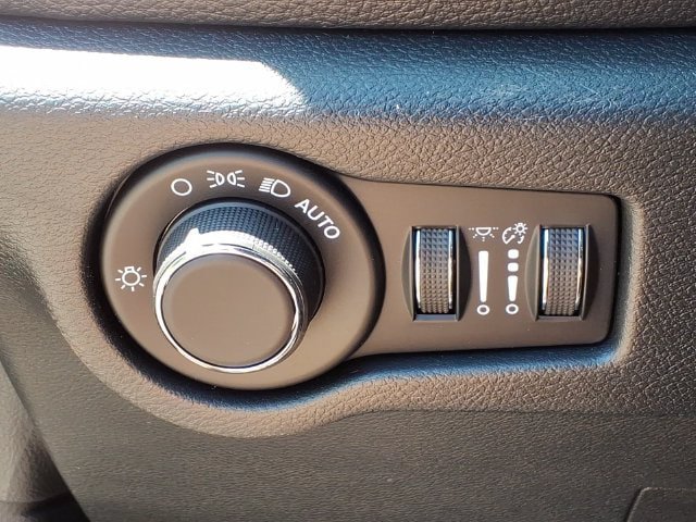 New 2027 Chrysler Pacifica Select FWD image 17