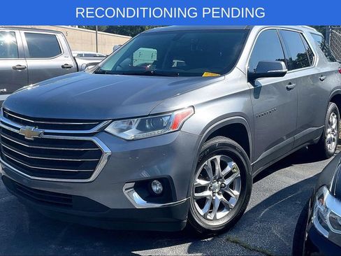 Used 2018 Chevrolet Traverse LT FWD image 2