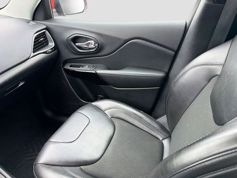 Used 2021 Jeep Cherokee Latitude Plus image 27