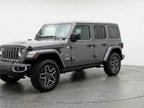 Used 2025 Jeep Wrangler Sahara image 3