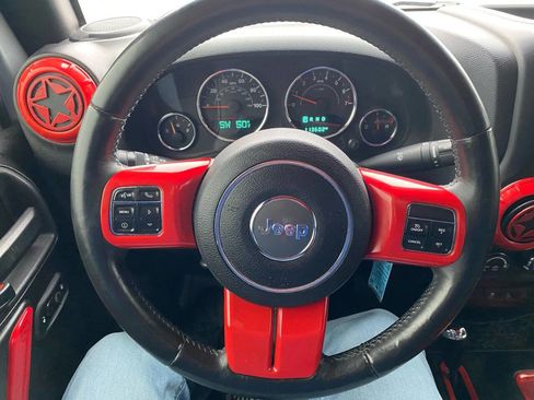 Used 2015 Jeep Wrangler Unlimited Sahara w/ Connectivity Group image 12