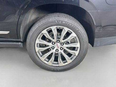 Used 2022 GMC Yukon Denali w/ Denali Premium Package image 39