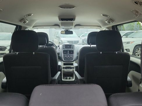 Used 2019 Dodge Grand Caravan SE FWD image 12