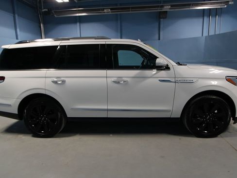 Used 2024 Lincoln Navigator Reserve image 36