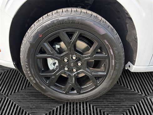 New 2025 Ford Maverick Lobo image 14