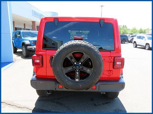 Used 2023 Jeep Wrangler Unlimited Sahara AWD/4WD image 6