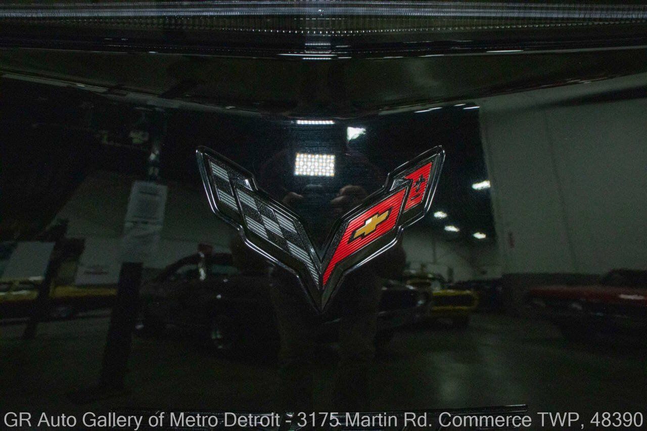 Used 2016 Chevrolet Corvette Z06 w/ 3LZ Preferred Equipment Group RWD image 28