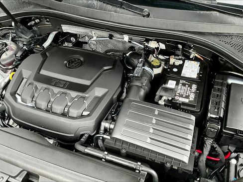 Used 2024 Volkswagen Tiguan SE image 31