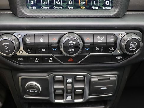 Used 2022 Jeep Wrangler Unlimited Sport w/ Sun And Sound Package AWD/4WD image 22