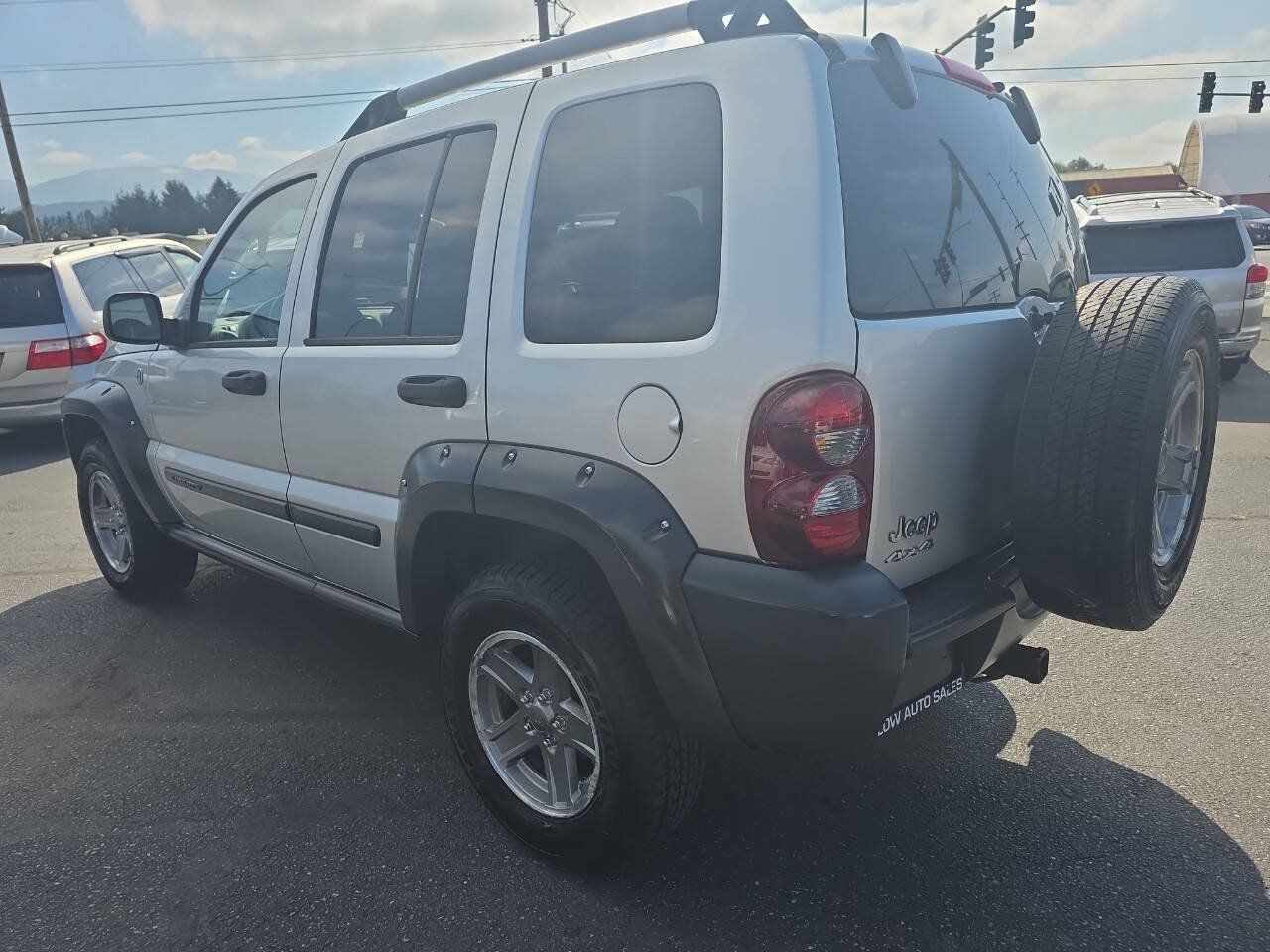 Used 2006 Jeep Liberty Renegade AWD/4WD image 5