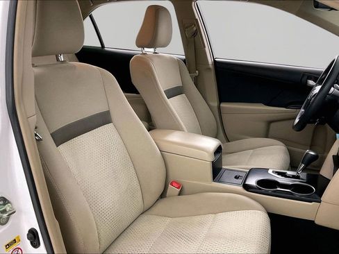 Used 2014 Toyota Camry LE image 23