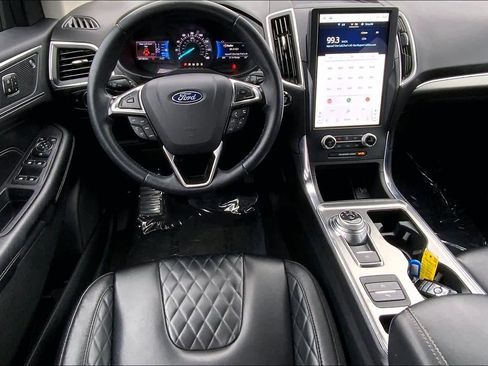 Used 2023 Ford Edge Titanium image 9