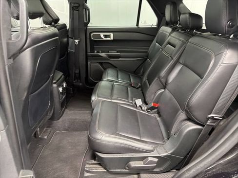 Used 2020 Ford Explorer XLT w/ Equipment Group 202A AWD/4WD image 24