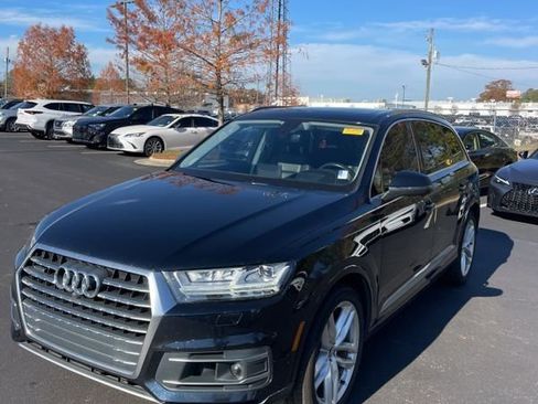 Used 2017 Audi Q7 3.0T Prestige image 2