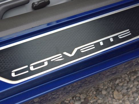 Used 2005 Chevrolet Corvette Coupe w/ Preferred Equipment Group RWD image 28