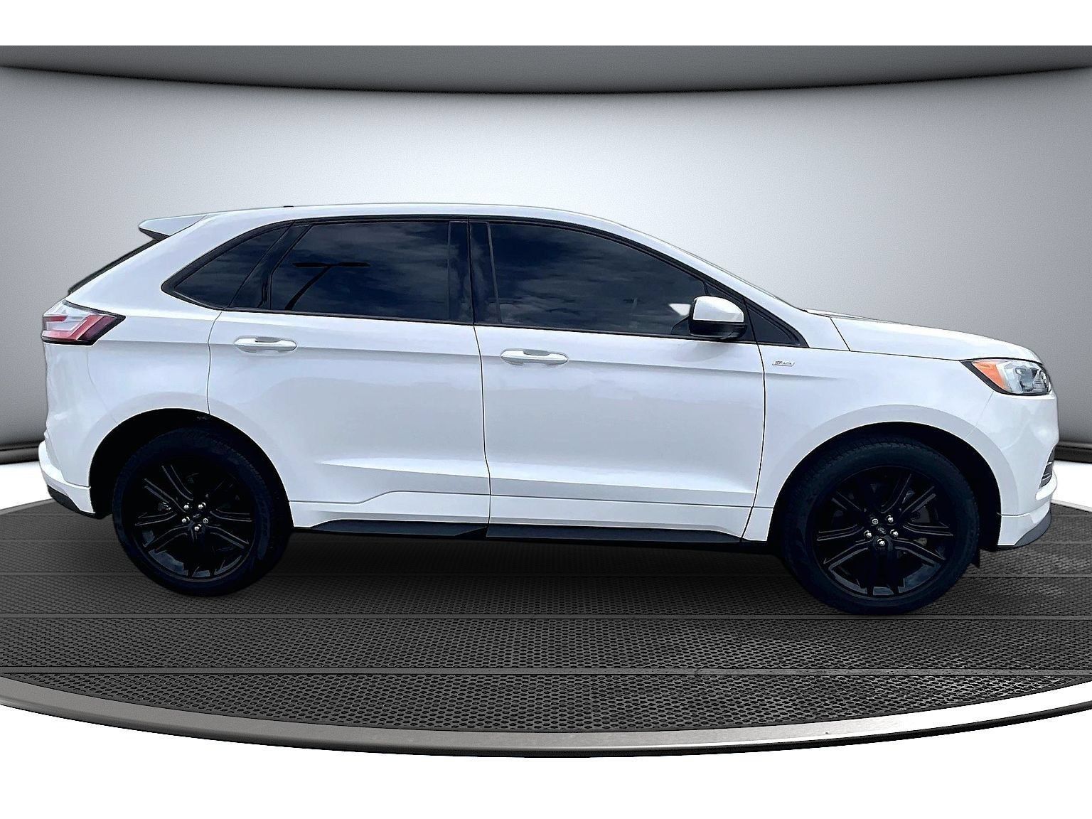 Used 2022 Ford Edge ST-Line w/ Class II Trailer Tow Package AWD/4WD image 14
