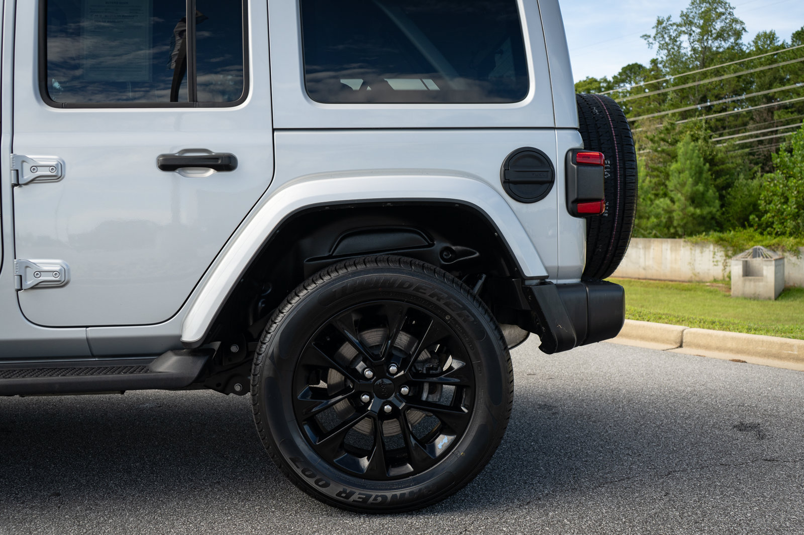 Used 2023 Jeep Wrangler Unlimited Sahara w/ Cold Weather Group AWD/4WD image 6