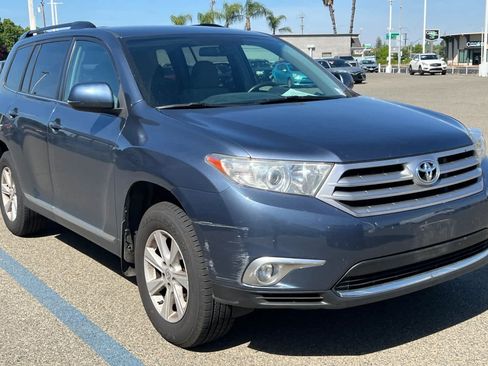 Used 2013 Toyota Highlander Plus w/ Protection Pkg image 3