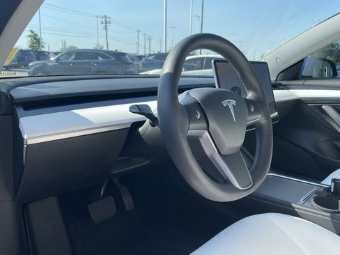 Used 2021 Tesla Model 3 Standard Range Plus image 9