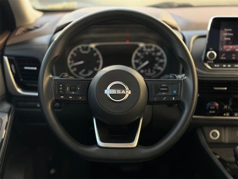 Used 2022 Nissan Rogue SV image 14