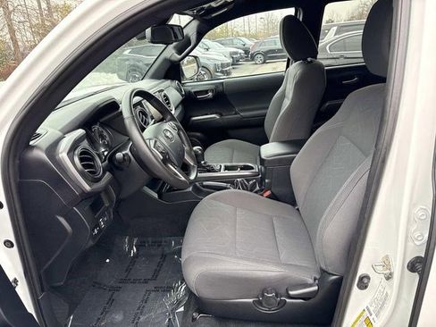 Used 2019 Toyota Tacoma TRD Off-Road w/ Technology Package image 14