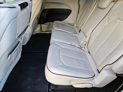 Used 2017 Chrysler Pacifica Limited w/ UConnect Theater Package image 18