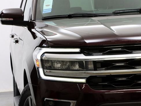 Used 2024 Ford Expedition Limited image 4