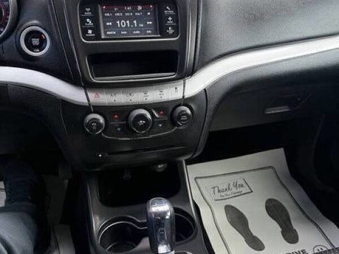 Used 2017 Dodge Journey SE image 11