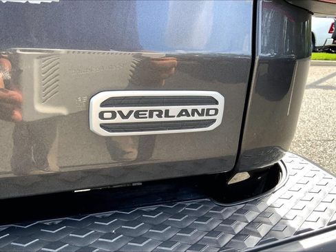 Used 2020 Jeep Gladiator Overland w/ Dual Top Group AWD/4WD image 9