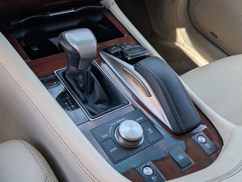 Used 2017 Lexus LS 460 w/ Comfort Package RWD image 16