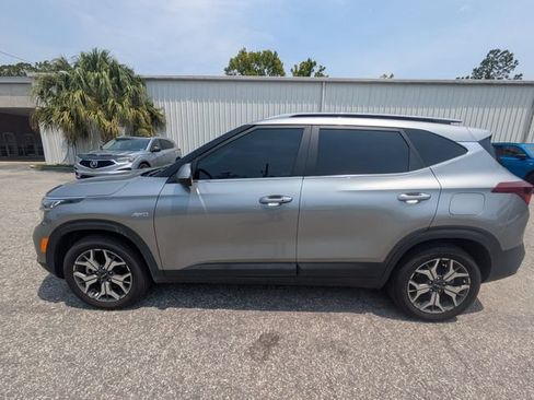 Used 2023 Kia Seltos EX AWD/4WD image 5