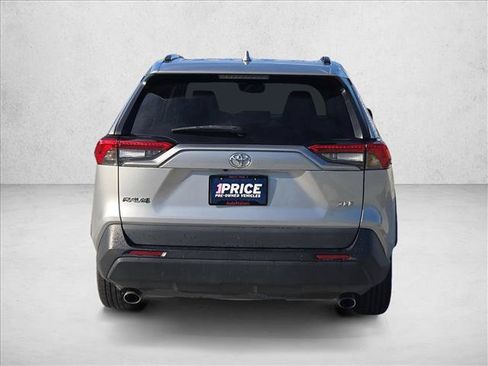 Used 2021 Toyota RAV4 XLE w/ Convenience Package FWD image 6