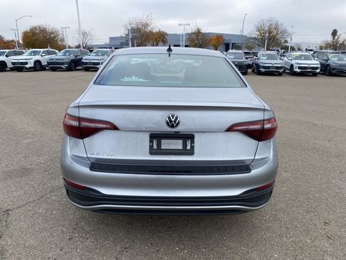 Used 2024 Volkswagen Jetta Sport image 5