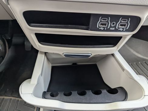 Used 2023 Chrysler Pacifica Touring-L FWD image 20