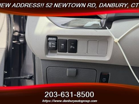 Used 2019 Toyota Sienna XLE Premium AWD/4WD image 17