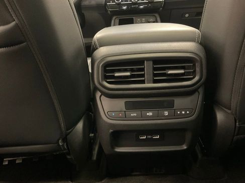 Used 2023 Honda Pilot Touring image 33