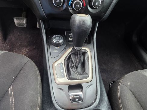 Used 2016 Jeep Cherokee Sport AWD/4WD image 12