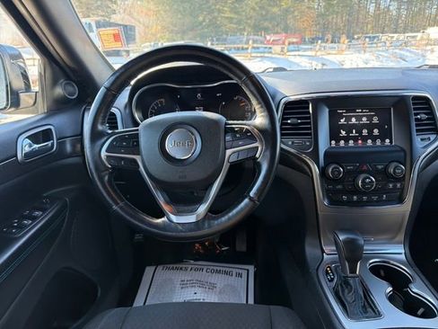 Used 2018 Jeep Grand Cherokee Laredo image 14