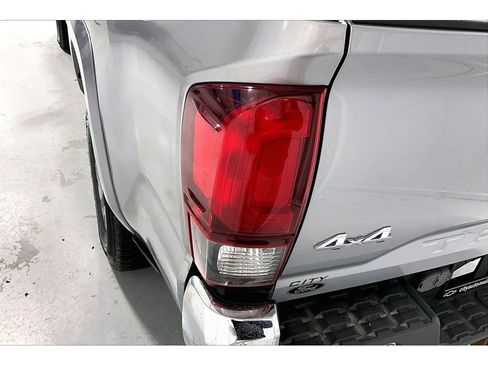 Used 2017 Toyota Tacoma SR5 w/ Tow Package AWD/4WD image 30