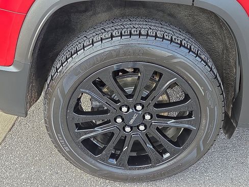 Used 2021 GMC Acadia SLT w/ Elevation Edition image 7