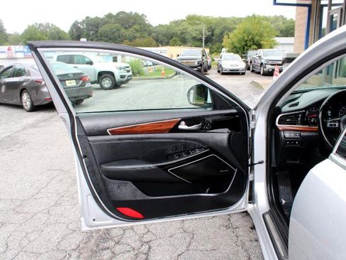 Used 2017 Kia Cadenza Technology image 20