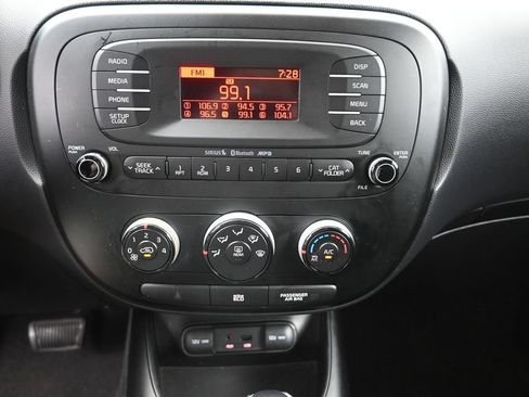 Used 2014 Kia Soul FWD image 25