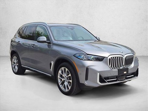 Certified 2026 BMW X5 xDrive40i w/ Climate Comfort Package AWD/4WD image 3