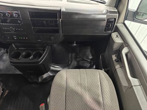 Used 2024 GMC Savana 3500 Extended RWD image 22