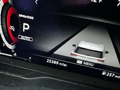 Used 2024 Nissan Pathfinder Platinum image 14