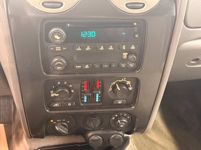 Used 2005 GMC Envoy SLE AWD/4WD image 13