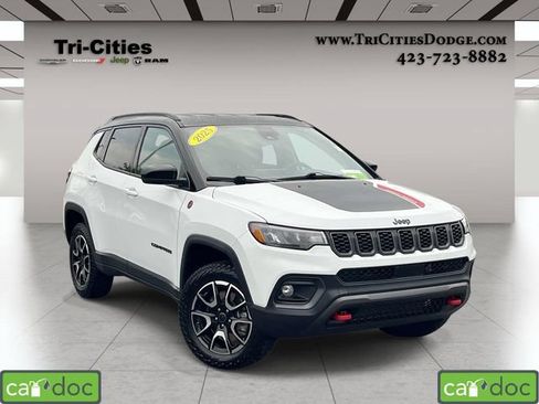 Used 2025 Jeep Compass Trailhawk AWD/4WD image 1