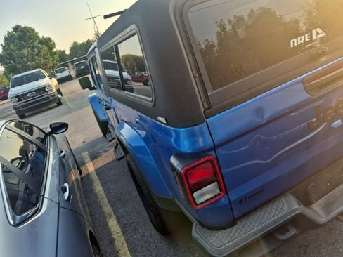 Used 2021 Jeep Gladiator Sport AWD/4WD image 8