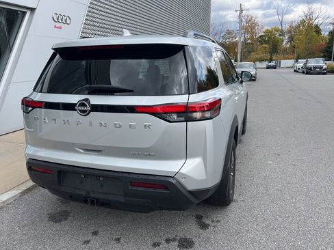 Used 2022 Nissan Pathfinder SV image 25